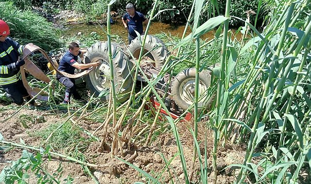 Devrilen traktörünün altında kalıp, öldü