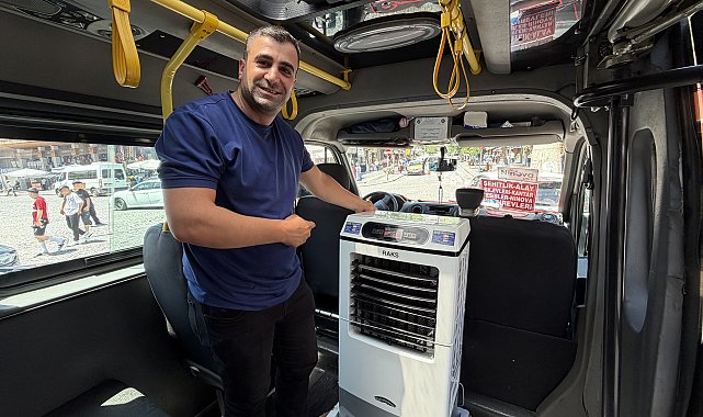 Diyarbakır sıcağında, minibüsüne kurduğu 'sulu klima' ile yolcularını serinletiyor