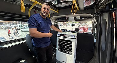 Diyarbakır sıcağında, minibüsüne kurduğu 'sulu klima' ile yolcularını serinletiyor