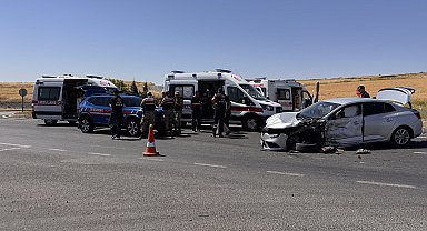 Diyarbakır'da hafif ticari araçla otomobil çarpıştı: 6 yaralı