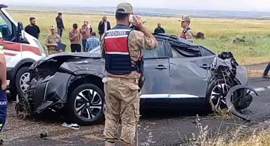 Diyarbakır'da nişan dönüşü kaza; 2 ölü, 1 yaralı