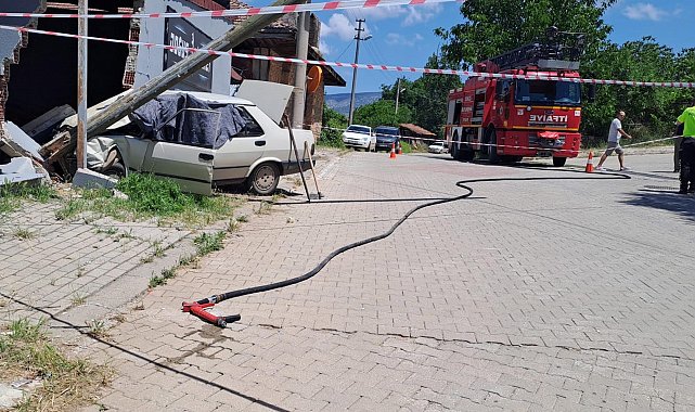 Duvara çarpan otomobildeki yaşlı çift öldü