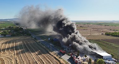 Edirne'de inşaat ve mantolama malzemesi deposunda yangın