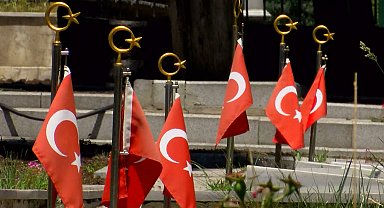 Edirnekapı Şehitliği'nde buruk babalar günü