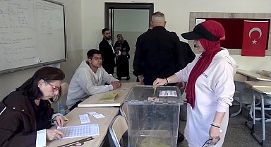 Erzurum'da 14 bin 700 seçmenli mahalle, muhtarlık seçimi için sandık başına gitti