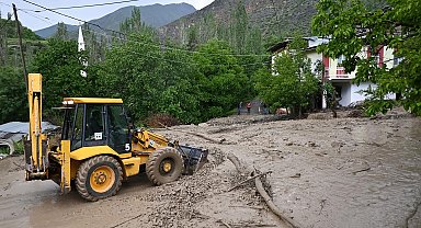 Erzurum'da heyelan; yollar ulaşıma kapandı