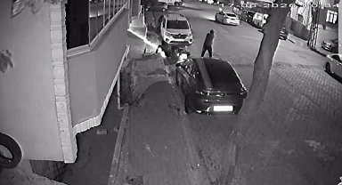 Esenyurt'ta iki grup arasında silahlı çatışma kamerada