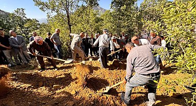 Eşi tarafından öldürülen kadın ile 2 kardeşi ve annesi yan yana toprağa verildi