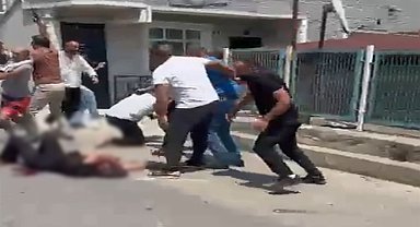 Eşini sokak ortasında bıçaklayarak öldüren şüpheli tutuklandı