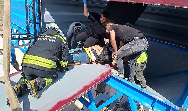 Eskişehir'de taş kırma kuyusuna düşen 2 işçi yaralandı