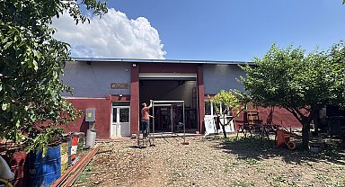 Evinin bahçesine kurduğu atölyeden, dört kıtaya ihracat yapıyor