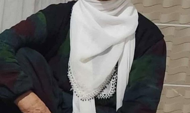 Evinin balkonundayken düğünde açılan ateşte göğsünden vurulan kadın öldü