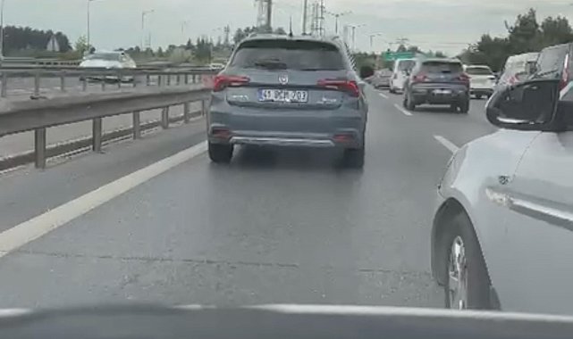 Eyüpsultan'da trafikte 'önüme kırdın' kavgası: Otoyolda araçtan inip kadın sürücüye saldırdı