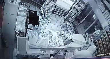 Fatih'te marketten hırsızlık yapan şüpheli yakalandı; 25 yıl kesinleşmiş hapis cezası olduğu ortaya çıktı
