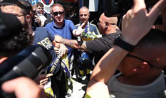 Fenerbahçe'ye Düzce'de coşkulu karşılama Fotoğraf eklendi