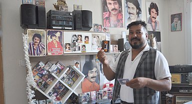 Ferdi Tayfur sevgisini evinde yaşatıyor
