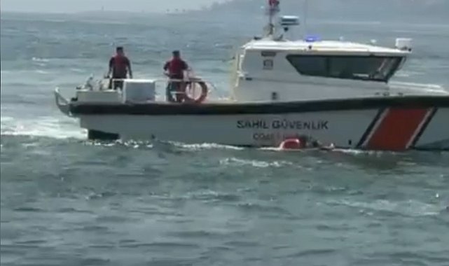 Feribottan denize düşen kişiyi büfe çalışanı kurtardı