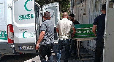 Gaziantep'te karne günü bıçaklanan liseli Çağlar, kurtarılamadı