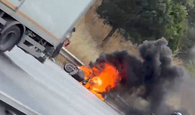 Gaziosmanpaşa'da yanan motosiklet demir yığınına döndü