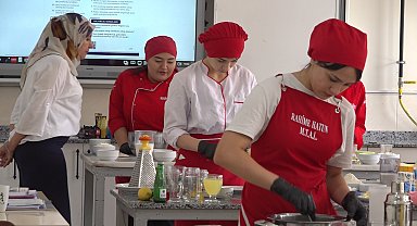 Geleceğin şeflerini yetiştiren meslek lisesinde öğrenciler üreterek hem öğreniyor hem kazanıyor