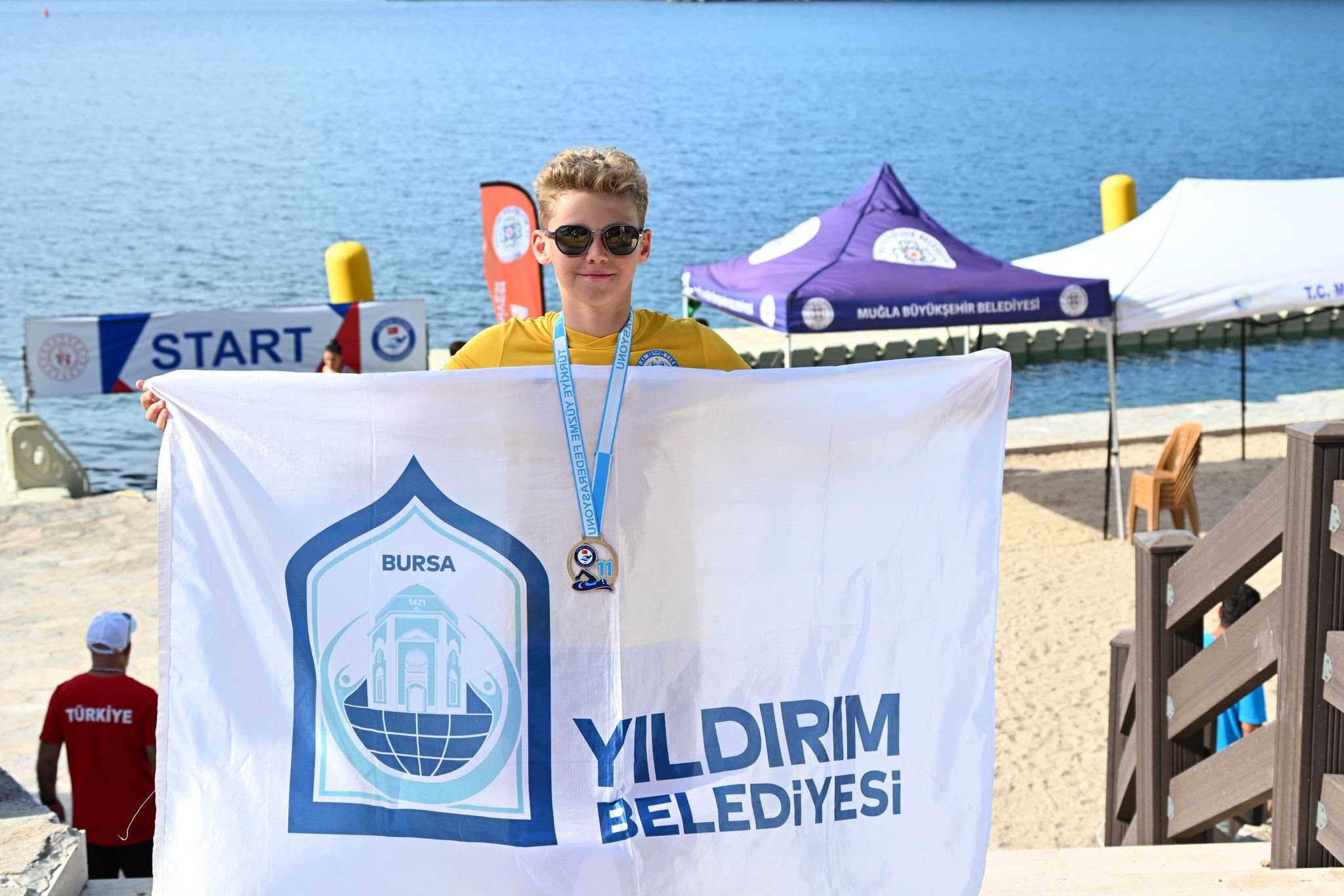 Havuzda yıldırım fırtınası