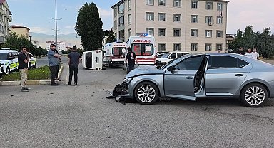 Iğdır'da otomobil ile minibüs çarpıştı: 4 yaralı
