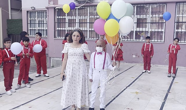 İlik nakli süreci başarılı geçen lösemili Kadir, okulunda yüzlerce balonla karşılandı