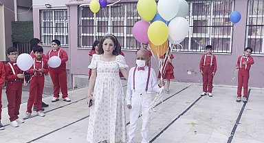 İlik nakli süreci başarılı geçen lösemili Kadir, okulunda yüzlerce balonla karşılandı