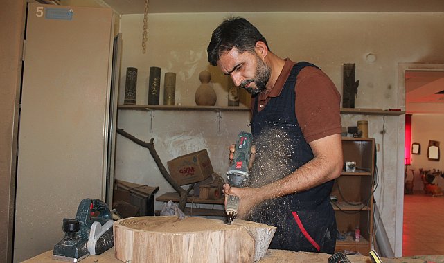İmam, atık odunları eşyaya dönüştürüyor