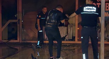 İş yerini yanarken görünce gözyaşlarını tutamadı