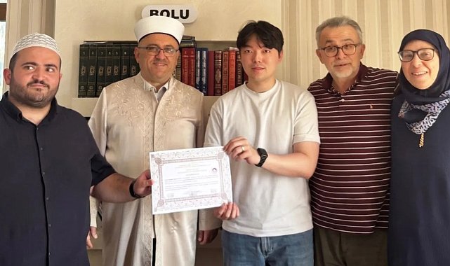 İslam'ı araştıran Güney Koreli Seungjın Hong, Müslüman oldu