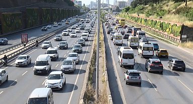 İstanbul'da bayram tatili sonrası ilk iş gününde trafik yoğunluğu - 2 Aktüel görüntü geniş haber