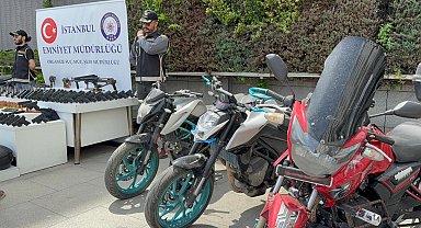 İstanbul'da iş yerlerine düzenlenen saldırılarda kullanılan silahlar emniyette sergilendi