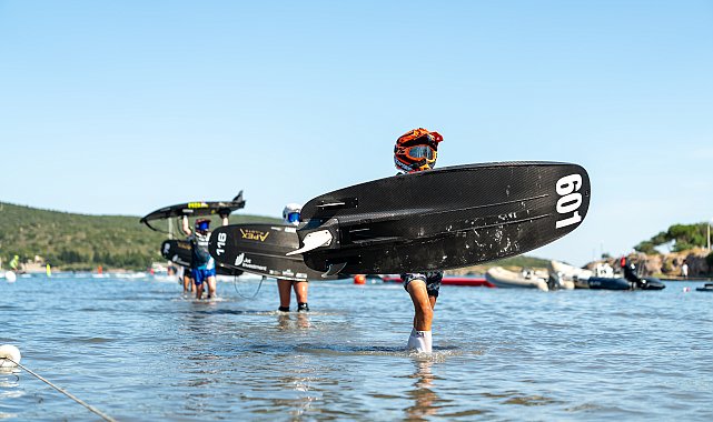 İzeltaş Dünya Motosurf Şampiyonası ilk gün etap yarışları sona erdi
