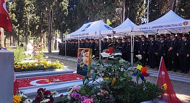 Jandarma Genel Komutanlığı'nın 187'nci yıl dönümünde Edirnekapı Şehitliği'nde anma töreni