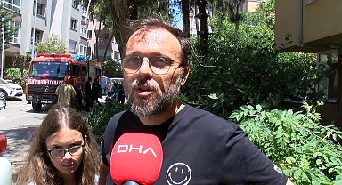 Kadıköy'de rüzgar nedeniyle kopan ağaç dalı otomobilin üzerine düştü