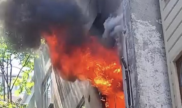 Kağıthane'de derin dondurucudan çıktığı iddia edilen yangında daire kullanılamaz hale geldi