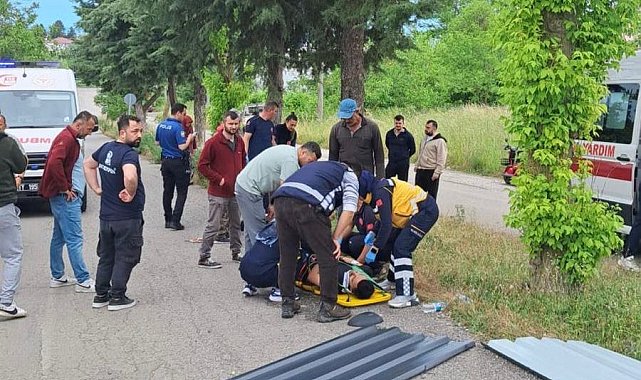Kamyon ile kamyonet çarpıştı; 5 yaralı