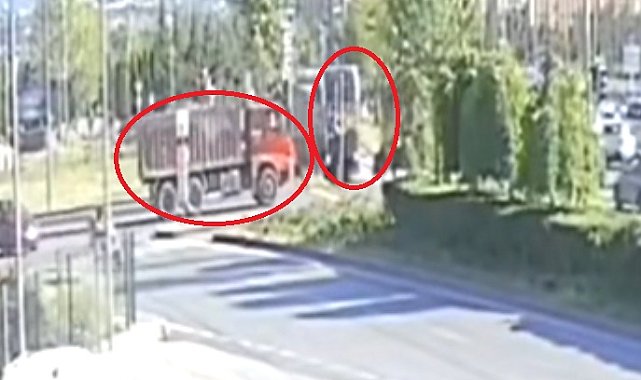 Kamyon ile tramvayın çarpışması kamerada; 5 yaralı
