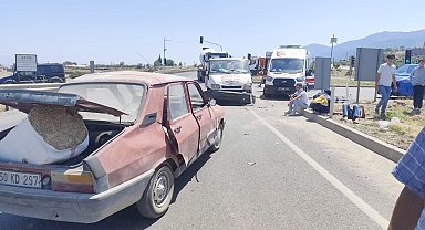 Kamyonet ile otomobil çarpıştı; 4 yaralı