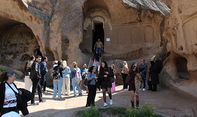 Kapadokya'nın en büyük katedralinde turist yoğunluğu