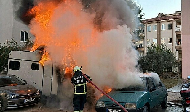 Karavandaki yangın, otomobile de sıçradı