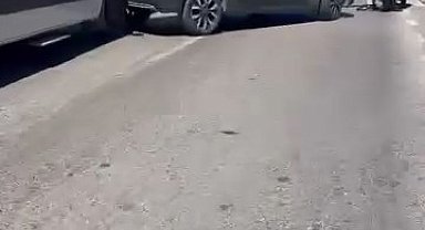 Kartal'da motokuryeyle kavga ederken aracını geri viteste unutan sürücü kaza yaptı
