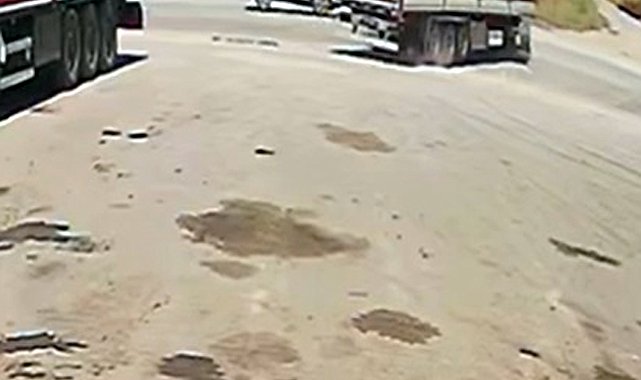 Kavşakta otomobille TIR çarpıştı; 3 yaralı