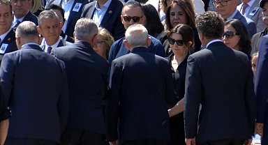 Kılıçdaroğlu ve Özel, cenaze töreninde tokalaştı