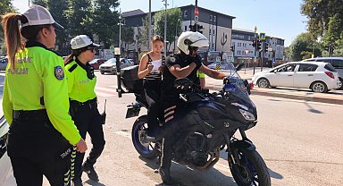 Kimliğini evde unutan adayı, motosikletli trafik polisi yetiştirdi
