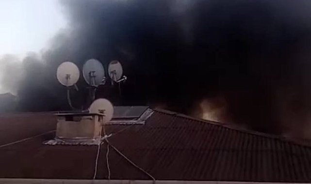Küçükçekmece'de boşaltılan sitede çıkan yangın söndürüldü