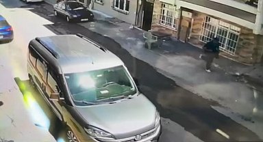 Küçükçekmece'de kurye kılığında husumetlisine kurşun yağdıran şüpheli kaçarken otogarda yakalandı