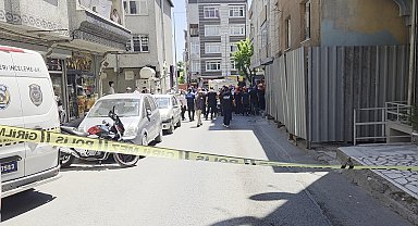 Küçükçekmece'de yıkımı yapılan binada kısmi çökme; 3 işçi yaralandı -1