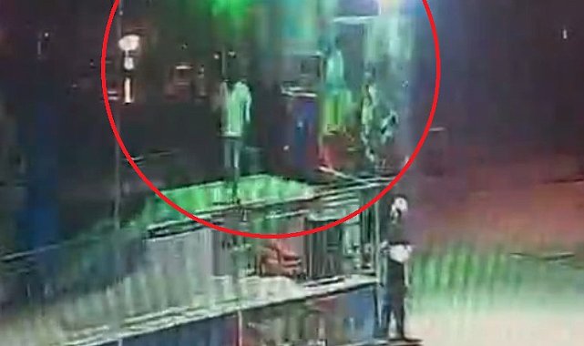 Lunaparkta 'ranger'ın operatöre çarptığı kaza kamerada